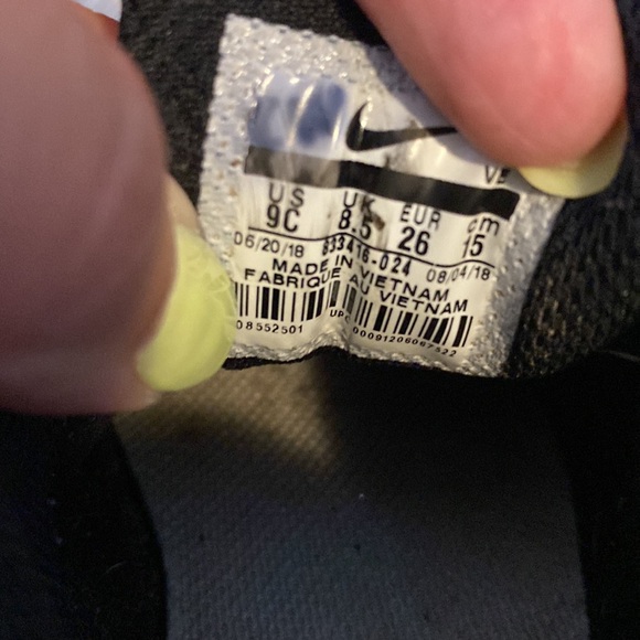 Nike AirMax Running Shoes - Picture 4 of 7